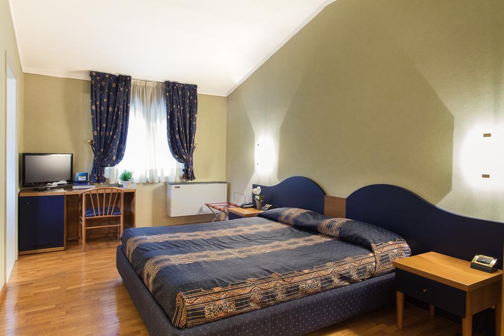 Hotel Gambara Cameră foto